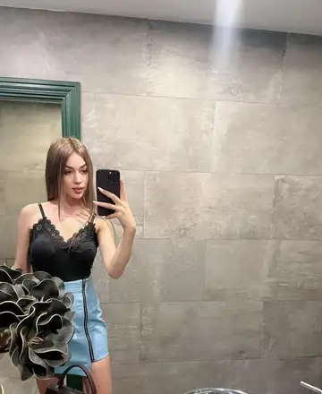 Mia preview